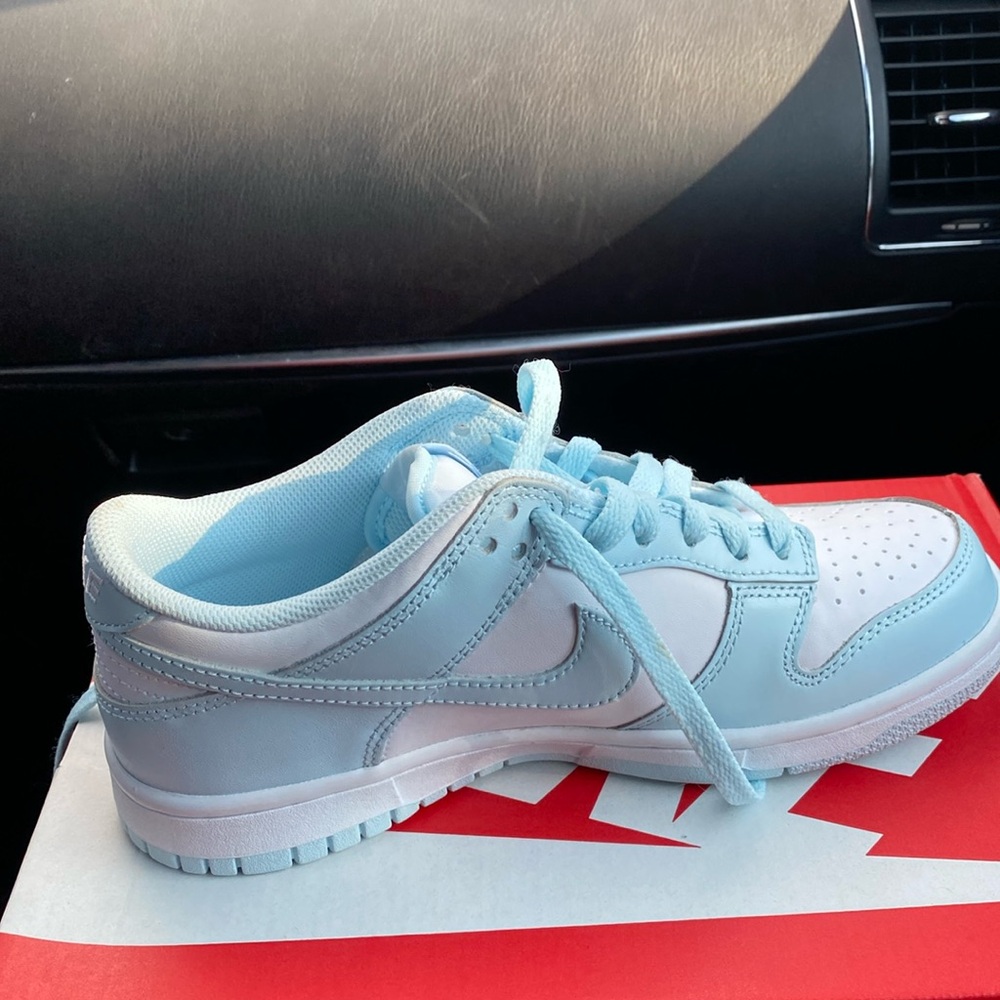 Nike dunk low gs size 5 in a half